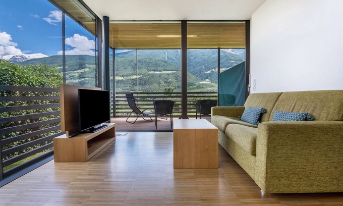 Silandro Apartamento | Apartamento 'Kortscherhof Depandance 2' con vistas a la montaña, terraza privada y Wi-Fi