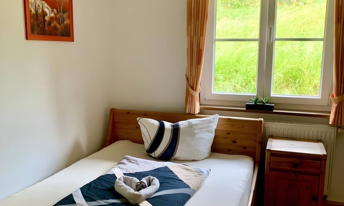 Kirnbach Apartamento | Apartamento 'Kuschellaube' con vistas a la montaña, piscina comunitaria y wifi