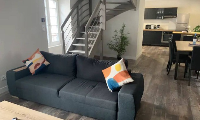 Sauveterre-de-Bearn Apartamento | APARTMENT LES ANGES BEARNAIS 2, located in a medieval village