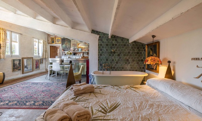 Riudecanyes Apartamento | Apartamento 'La Fabriqueta Deluxe' con vistas a la montaña, Wi-Fi y aire acondicionado