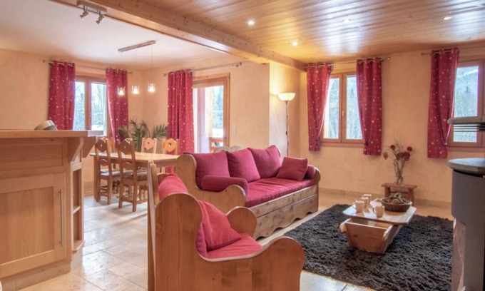 Taninges Apartamento | Apartamento 'La Grange - 4 Pers' con vistas a la montaña, jardín privado y Wi-Fi