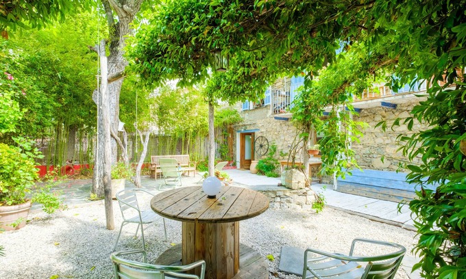 Clans Apartamento | Apartamento 'Le Jardin Des Oiseaux' con jardín compartido