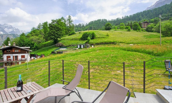 Paquier Apartamento | Apartamento 'Le Rêve D'Emilie - Family House' con vistas a las montañas, terraza compartida y Wi-Fi