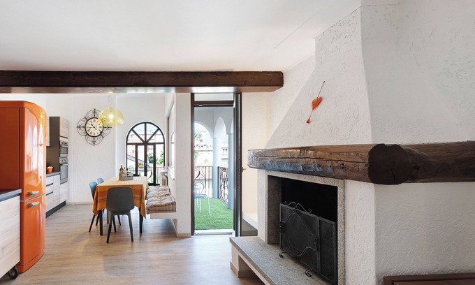 Germignaga Apartamento | Apartamento 'Mansarda Vialba' en casa vacacional con vistas al lago y balcones