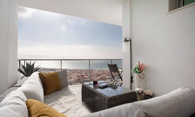 Nazare Apartamento | Apartamento 'Nazaré Dream View' con vistas al mar, piscina compartida y Wi-Fi