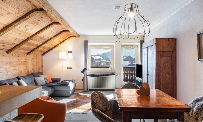 Seefeld Pedestrian Zone Apartamento | Apartamento 'Neu Groß' con vistas a la montaña, balcón y Wi-Fi