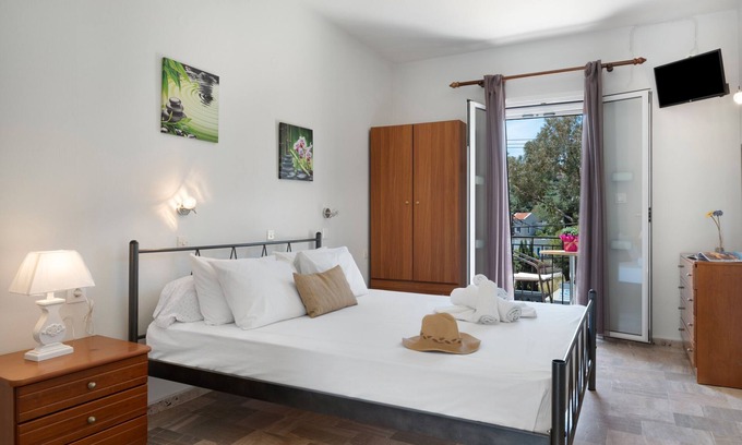 Panormos Apartamento | Apartamento 'No 12' con piscina compartida, Wi-Fi y aire acondicionado