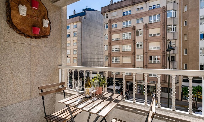 Figueras (Castropol) Apartamento | Apartamento 'O Faro Apartamentos' con vistas al mar, balcón y aire acondicionado.