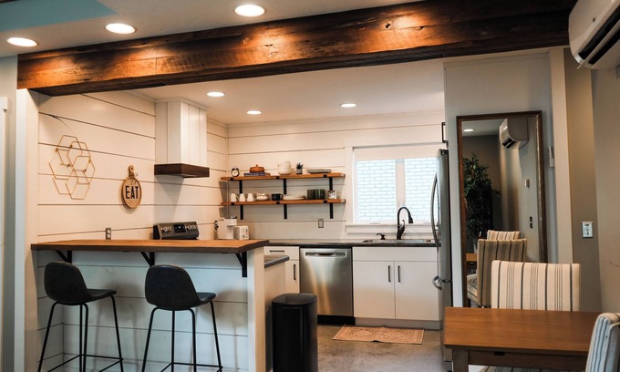 Sugarcreek Apartamento | Apartment on Broadway St - L