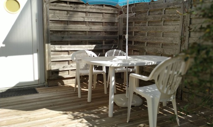 Agon-Coutainville Apartamento | Apartamento en el 1 piso de nuestra casa acceso independiente y pequeño patio.