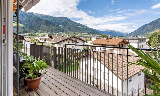 Naturno Apartamento | Apartamento 'Penthouse - Venosta' con vistas a la montaña, balcón y Wi-Fi