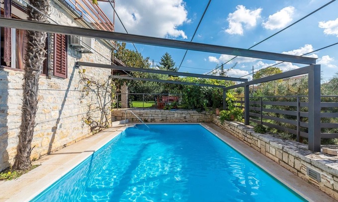Peresiji Apartamento | House Peresiji / AUB apartment with shared pool