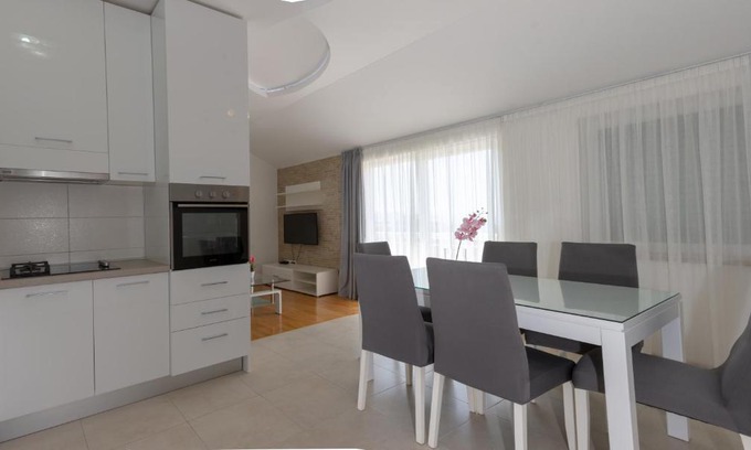 Kastel Stari Apartamento | Apartment Plazonić