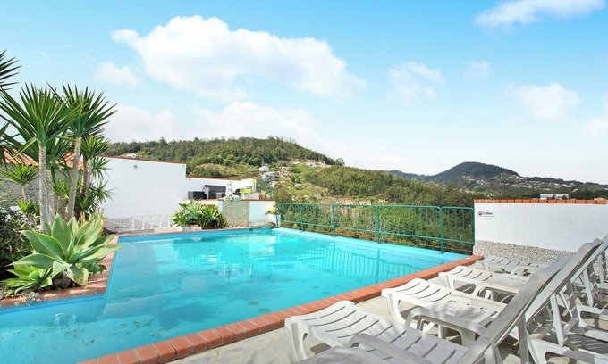 Canico Apartamento | Apartamento 'Pool Studio Private' con vistas a la montaña, piscina compartida y Wi-Fi