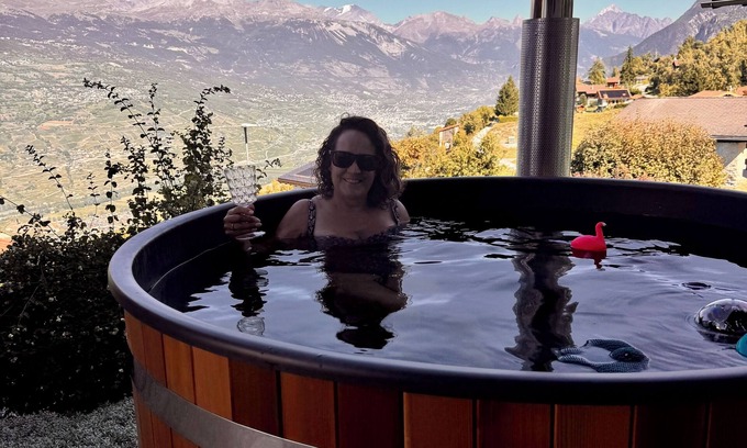 Granges Apartamento | Apartment Poppy - Daillet - Hot Tub with amazing views. Chill hike bike ski…