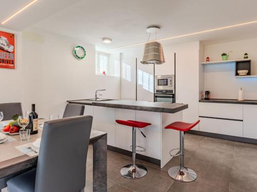 Dongo Apartamento | Apartment Porsche House by Interhome