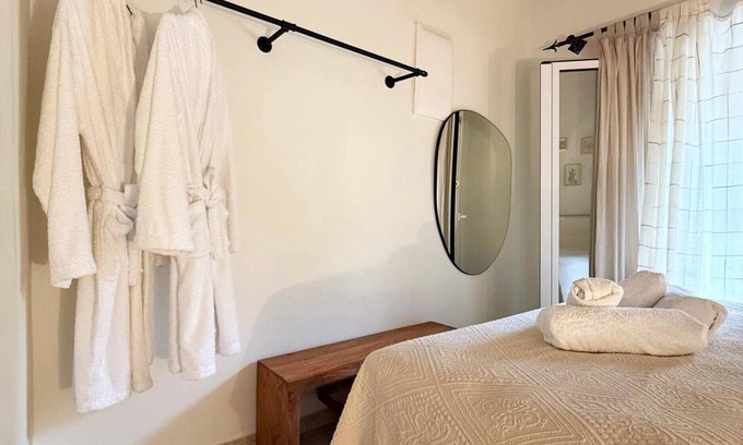 Peroulion Apartamento | Apartamento 'Pouglia Traditional House' con vistas al mar, Wi-Fi y aire acondicionado