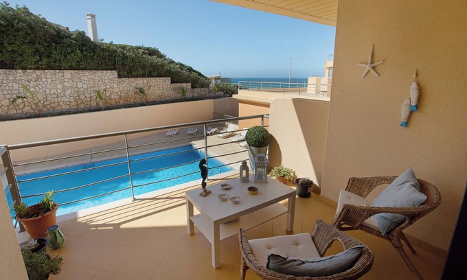 Atalaia Apartamento | Apartamento 'Praia Areia Branca' con vistas al mar, piscina compartida y Wi-Fi