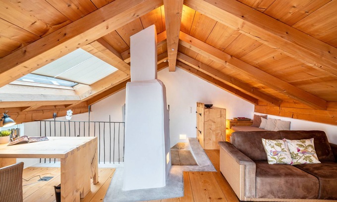 Ebersberg District Apartamento | Apartamento 'Rathausgasse' con balcón y Wi-Fi