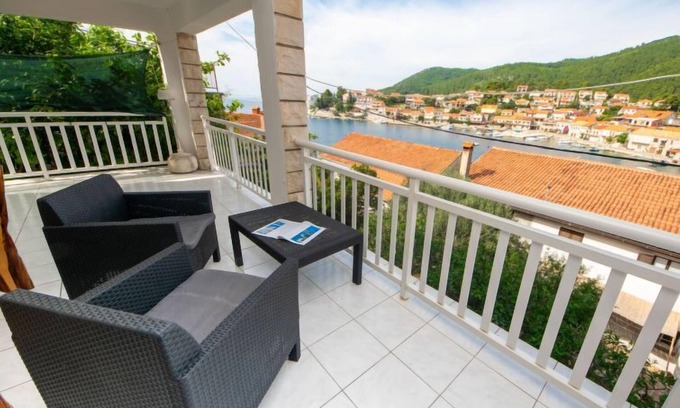 Brna Apartamento | Apartamento Repak by Interhome
