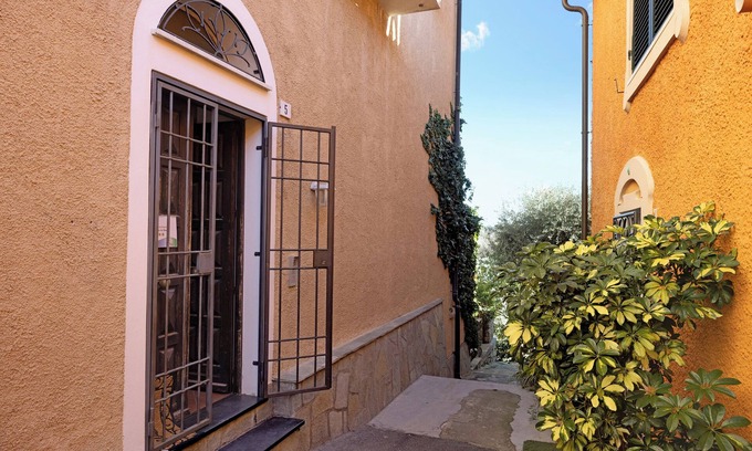 Campochiesa Apartamento | Apartamento "Residenza Stoechas White" con Wi-Fi, jardín y terraza