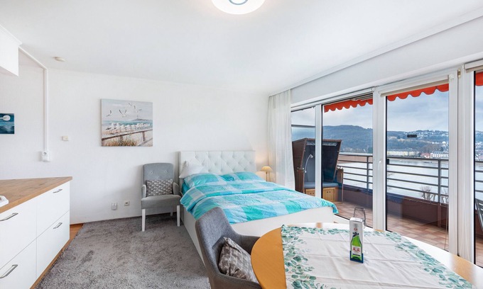 Bad Hoenningen Apartamento | Apartamento 'Rhein 8' con balcón y Wi-Fi