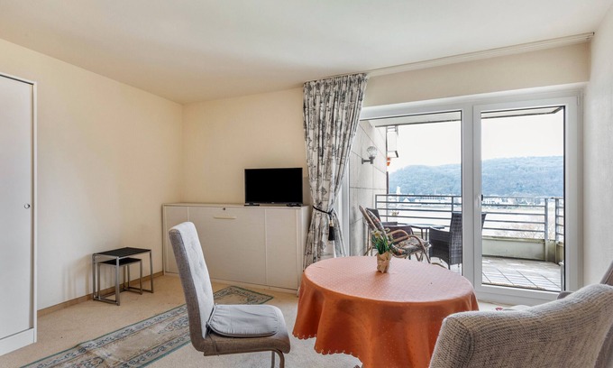 Bad Hoenningen Apartamento | Apartamento 'Rheinapartment Dependance 8' con balcón y Wi-Fi