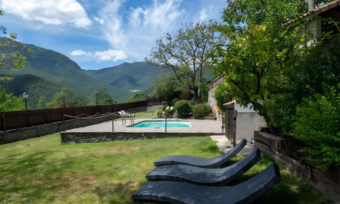 Lardies Apartamento | Apartamento 'Roble' con vistas a la montaña, piscina compartida y Wi-Fi