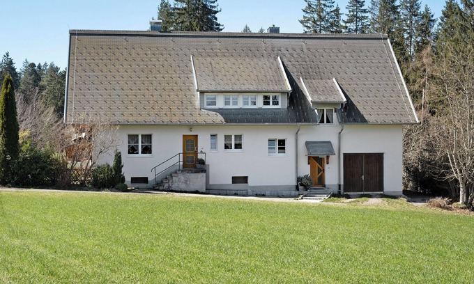 Sankt Georgen im Schwarzwald Apartamento | Apartamento 'Schartenschmiede' con jardín privado y Wi-Fi