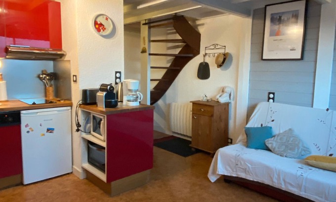 Cadeilhan-Trachere Apartamento | Apartment 'Sol Y Neou' with Mountain View