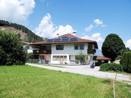 Zillertal Apartamento | Apartment Sonne-4 by Interhome