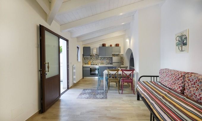 Rutigliano Apartamento | Apartment 'Suite Sulle Mura' with Shared Terrace, Wi-Fi and Air Conditioning