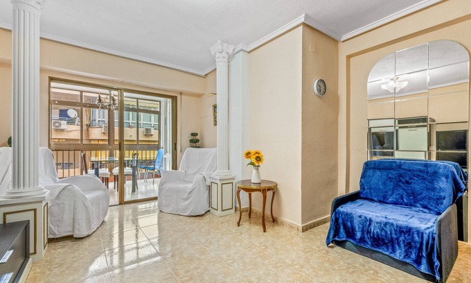 Santa Pola Apartamento | Apartamento 'Girasol Alhambra' con terraza privada, balcón y aire acondicionado