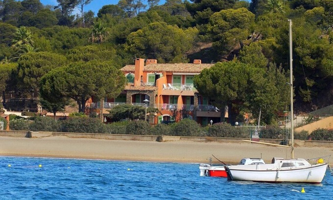 La Londe-les-Maures Apartamento | APARTAMENTO T3 *** 6 pers. 10 metros de la playa con vista al mar y piscina climatizada (1)