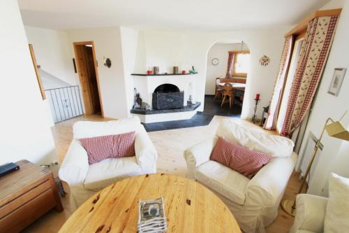 Samedan Apartamento | Apartment Tauschna mit Privat-Pool