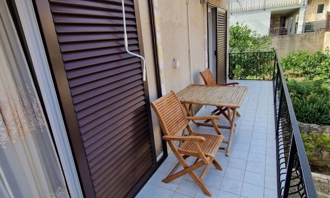 Cove Rogacic Apartamento | Apartment Tenara (10208-A1) - Vis - island Vis