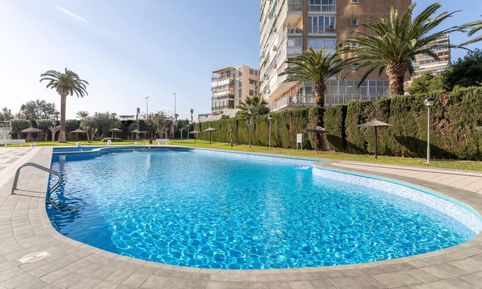 L'Albufereta Apartamento | Apartamento 'Urbanización Las Torres' con vistas al mar, Wi-Fi y aire acondicionado