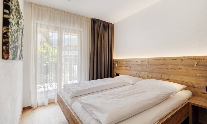 Valdaora di Mezzo Apartamento | Apartamento 'Villa Kriendl Nr 1 Lanzwiese' con vistas a la montaña, terraza privada y Wi-Fi