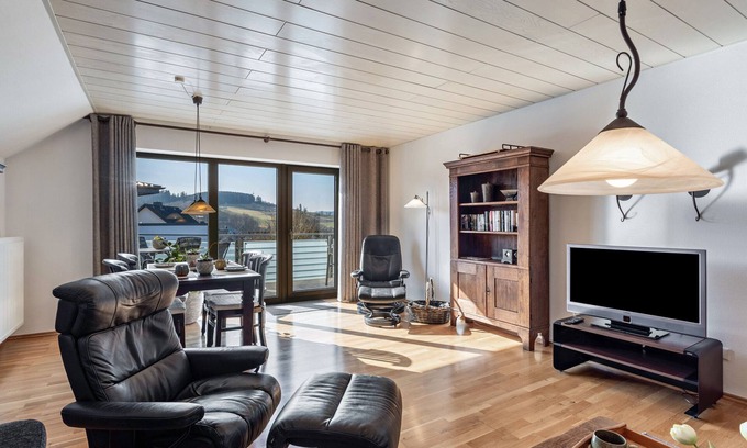 Eslohe Apartamento | Apartamento 'Vista-Homert' con vistas a la montaña, balcón y wifi