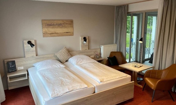 Neualbenreuth Apartamento | Apartment with combined living room and bedroom