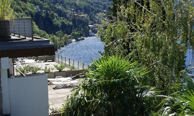 Faggeto Lario Apartamento | Apartment with 2 bedrooms a large terrace with magnificent view of the lake