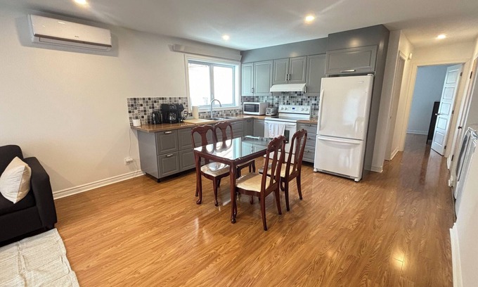 Les Maskoutains Regional County Municipality Apartamento | Apartment with a Balcony. Free Parking.
