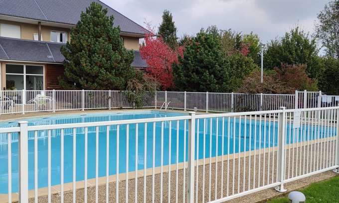 Equemauville Apartamento | Apartment with pool near Honfleur