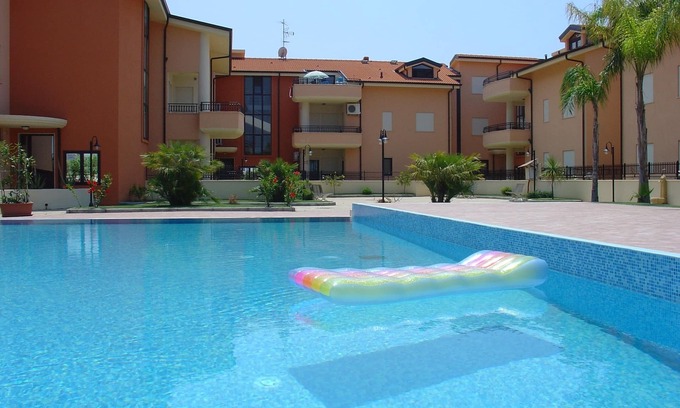 Pizzo Apartamento | Apartamento en residencia con piscina a 100m de la playa.