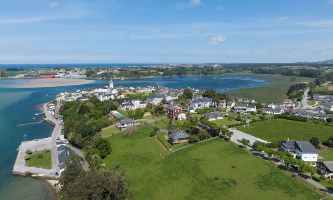 Figueras (Castropol) Apartamento | Apartamento con jardín privado y vistas al mar en la costa de Asturias
