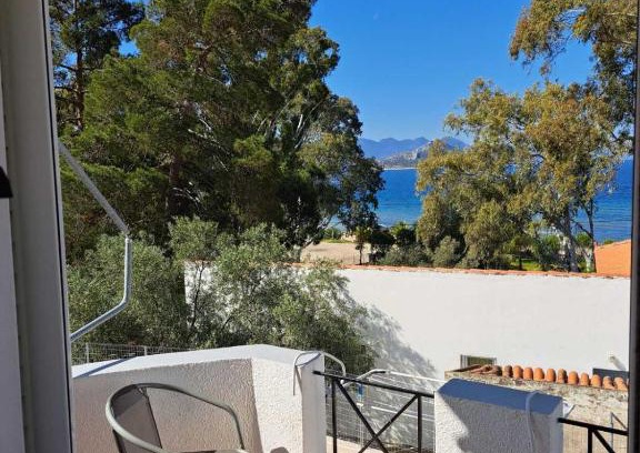 Kontos Apartamento | Apartment with sea view and balcony 60m from beach