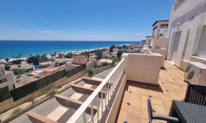 Ventanicas-El Cantal Apartamento | Apartamento con vistas espactaculares solo 150m de la Playa con WIFI y parking