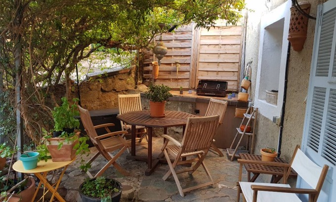 Monticello Apartamento | Apartamento con terraza en el corazón de un pueblo corso a 10 minutos de la playa.