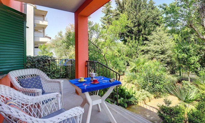 Banjole Apartamento | Apartamento con tres terrazas, césped para tomar el sol