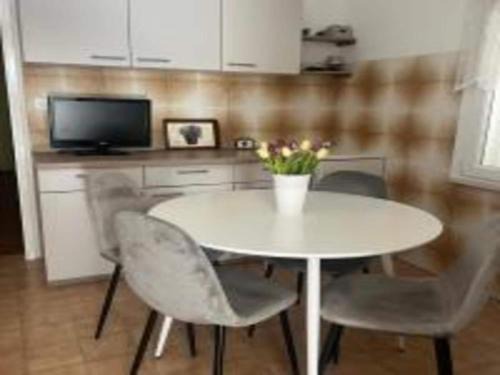 Brna Apartamento | Apartments Bleu - One Bedroom Apartment with Balcony and See View 3